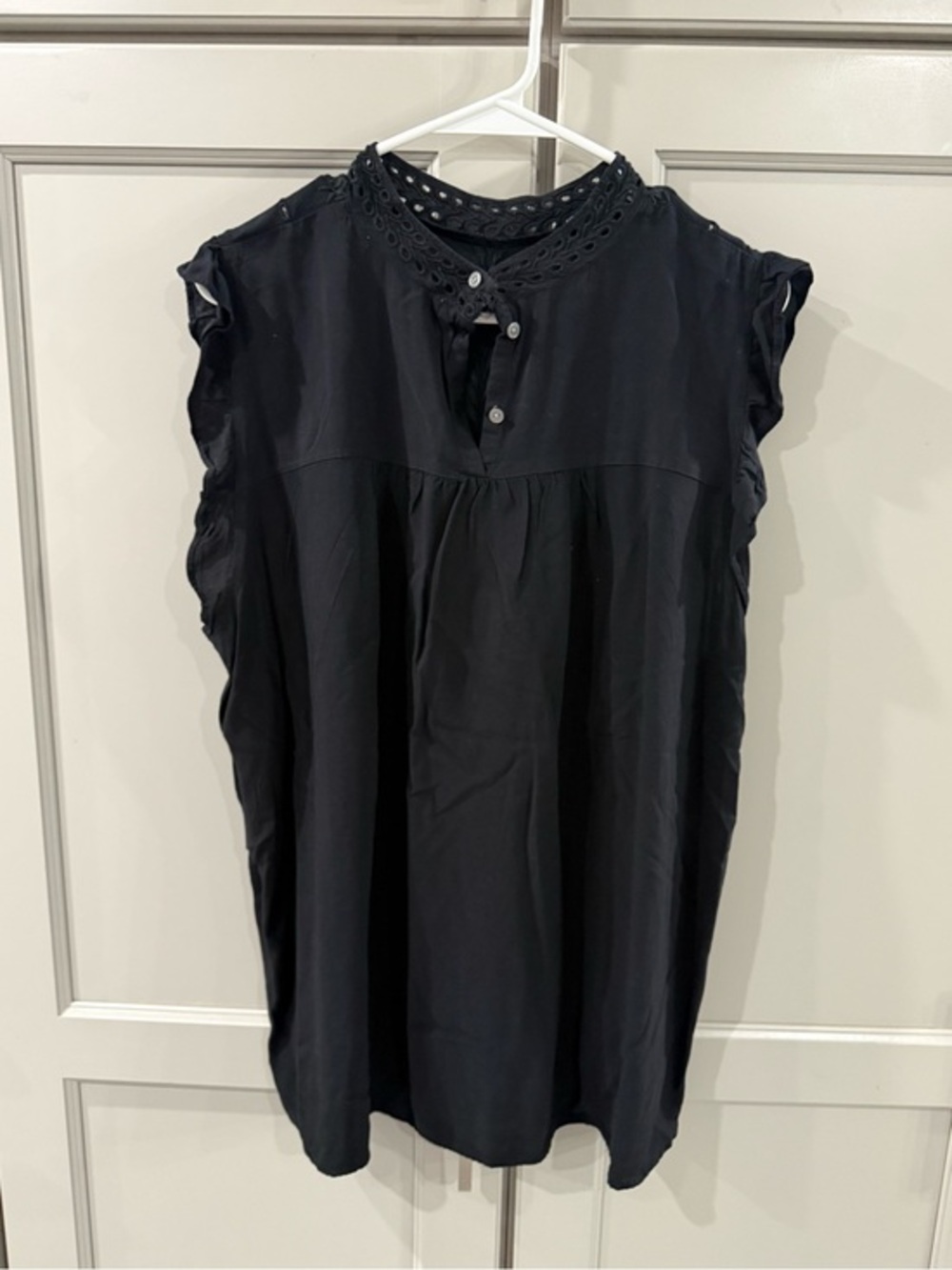 Black Eyelet Trim Sleeveless Women's Top size XL